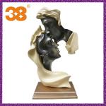 2013 fashion chinese wholesale modern Prince and Princess kiss love modern sculpture-