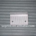 Escalator comb plate