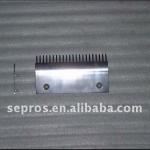 Escalator comb plate