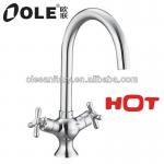 double handle brass bath taps