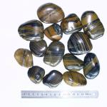 The speciality offers the natural colored ovoid stone in a l